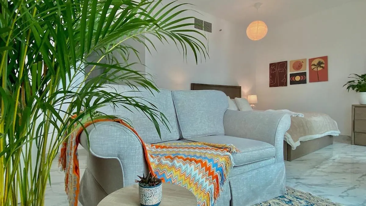 Luxury 3-Bedroom Apartment In Prime Location Dubai 0*,